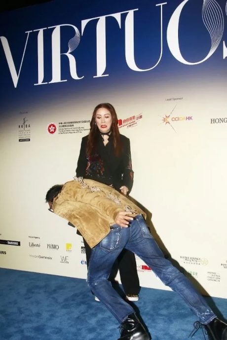 任达华不慎绊倒变“动作戏” 70岁身手惊艳全场