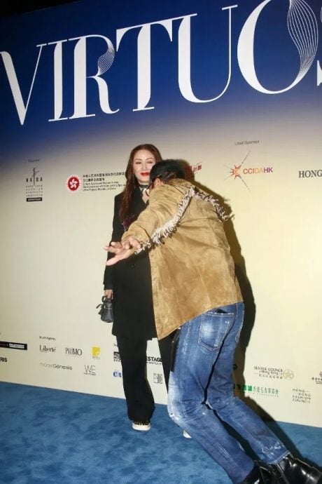 任达华不慎绊倒变“动作戏” 70岁身手惊艳全场