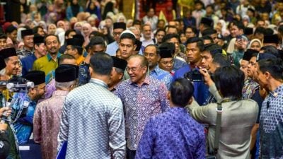 伊斯兰教育拨款有30亿 安华：给华校1亿有什么问题？