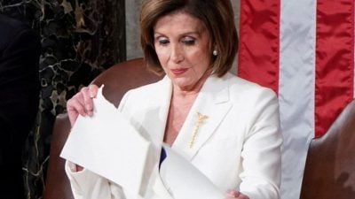 佩洛西宣告不寻求连任　特朗普：很高兴　邪恶女人退休是好事