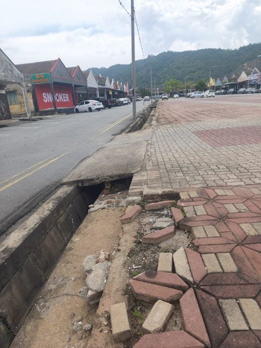 供星洲网:政府陆续拨款提昇万乐镇广场四周设备