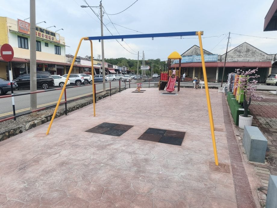 供星洲网:政府陆续拨款提昇万乐镇广场四周设备