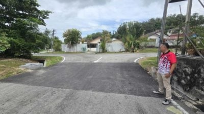 沟盖屡遭罗里碾坏 芙九洲花园路段铺沥青一劳永逸解决安全隐忧