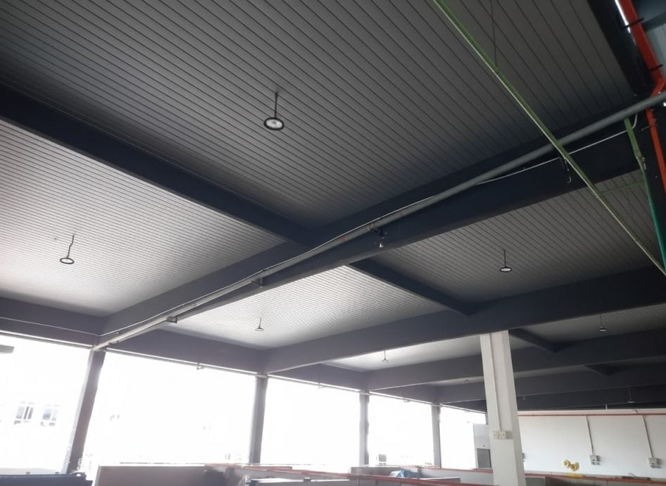 供星洲网/芙公市楼上换LED灯,显更明亮兼节能省电