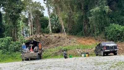 亚沙路大水管破裂！半山抢修挑战大 水供下午恢复