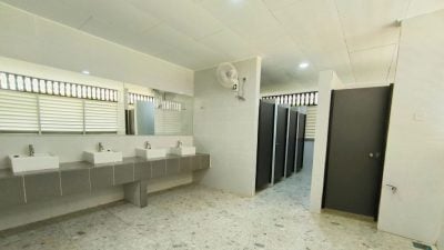 皇家山公园公厕焕然一新 添123盏路灯升级