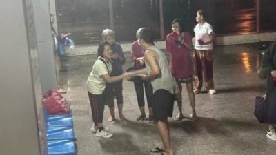 泰南大水灾| “感谢大家热心相助，我们安全啦！”30大马公民脱险归国