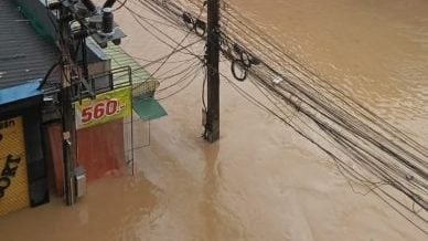 独家 | 30名大马人受困合艾酒店 断水断粮5天靠喝雨水续命