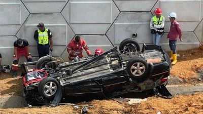 本田轿车失控坠落南北大道200公尺斜坡 22岁华青当场身亡