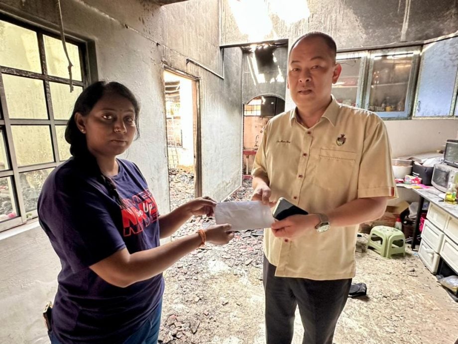 供星洲网:森美兰重机骑士俱乐部将善款移交予火灾灾黎