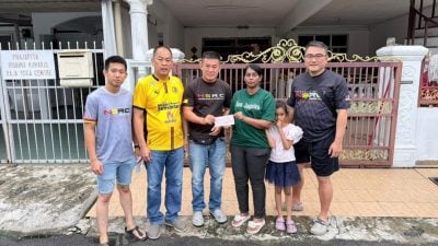 森美兰重机骑士俱乐部将善款移交予火灾灾黎