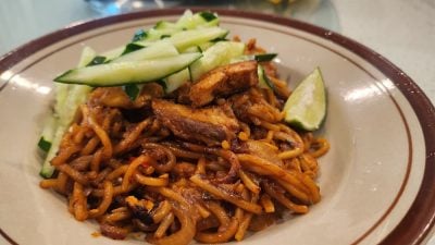 私房好菜 | 一盘沙丁鱼炒面 陈杰义煮出人生滋味