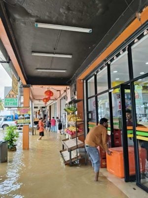 长命雨导致宁宜河下游 宁宜大街再次发生水灾