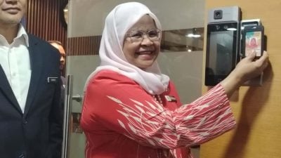 依依不舍泪别隆市政局 麦慕娜正式打卡卸任