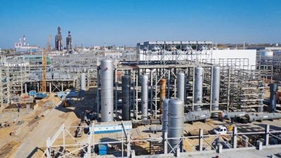 俄军称一天内占领乌克兰南部两村庄 乌袭俄炼油厂