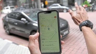 保费飙升负担重 部分电召车司机转行