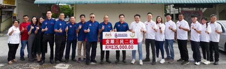 倪可敏吴家良再捎佳音 拨6万挺三民两校义卖会