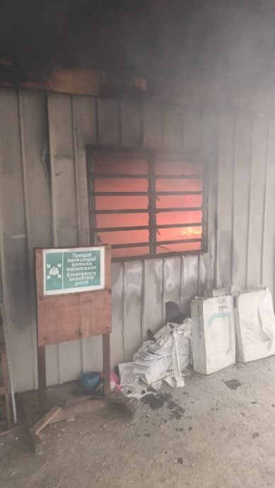 储放建筑材料货柜仓起火　火势猛烈幸无人伤