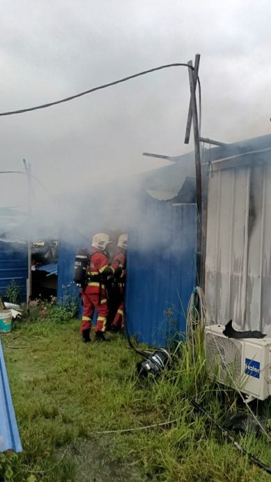 储放建筑材料货柜仓起火　火势猛烈幸无人伤