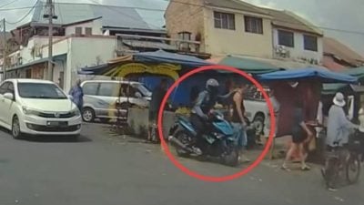 视频 | 光天化日万里望巴刹外 摩托骑士秒抢男子金链