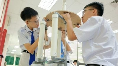 全国唯一晋8强初中队   崇华独中AI赛 表现抢眼