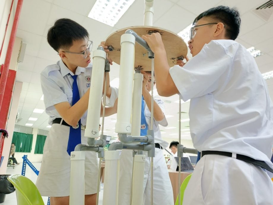 全国唯一初中队伍 崇华独中AI赛刮目相看