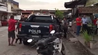 在咖啡店起争执  华男用刀刺伤人被捕