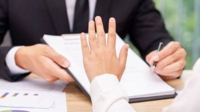 男子婉拒录用  HR回：“谢谢你浪费大家时间！”