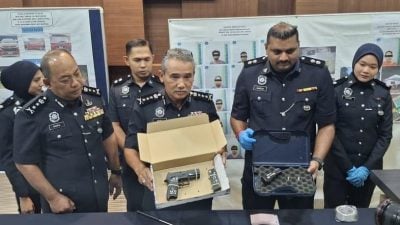 警方突击工厂员工宿舍  一名外劳居然藏有手枪