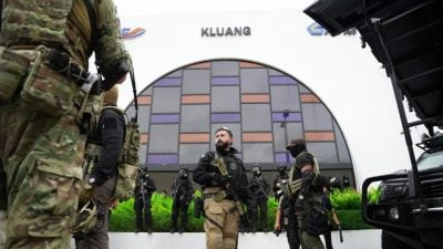 电动火车模拟恐袭   柔摄政王荷枪上阵演习