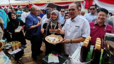 安华：推动市场增就业机会 “商贩是经济英雄”