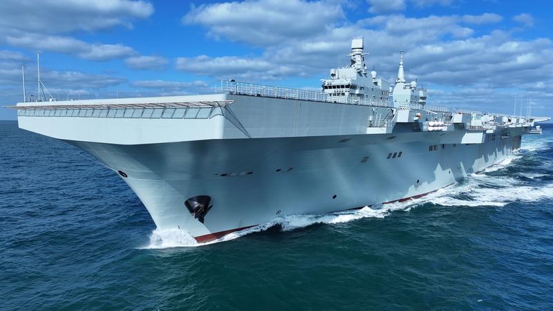 全球首艘电磁弹射“无人机航母” 四川舰完成首次航行试验
