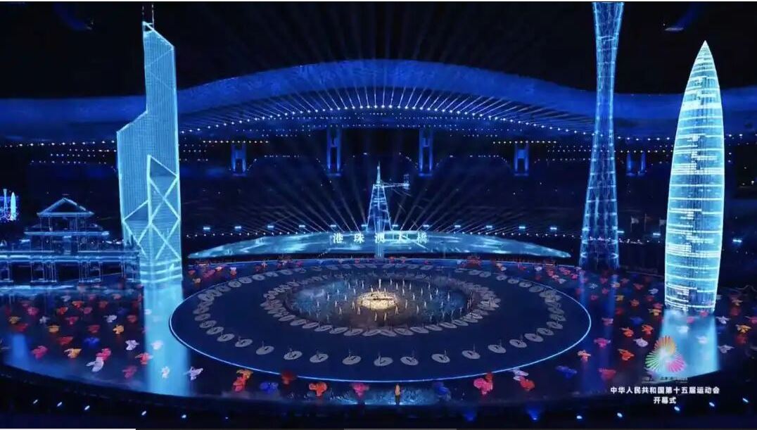 全运开幕机械人奏广东音乐 雨水化道具 灯光水雾炮制“无火火炬台”减排