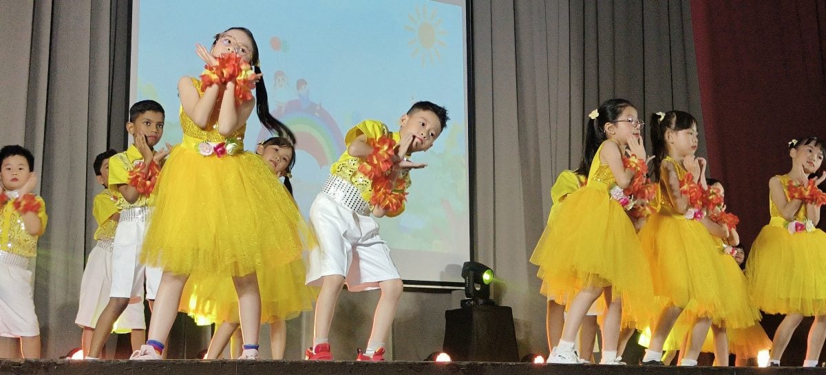 八月筹建鼓队成形 二十四节令鼓响育华