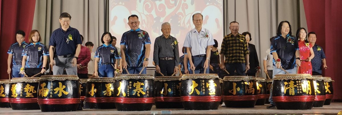 八月筹建鼓队成形 二十四节令鼓响育华