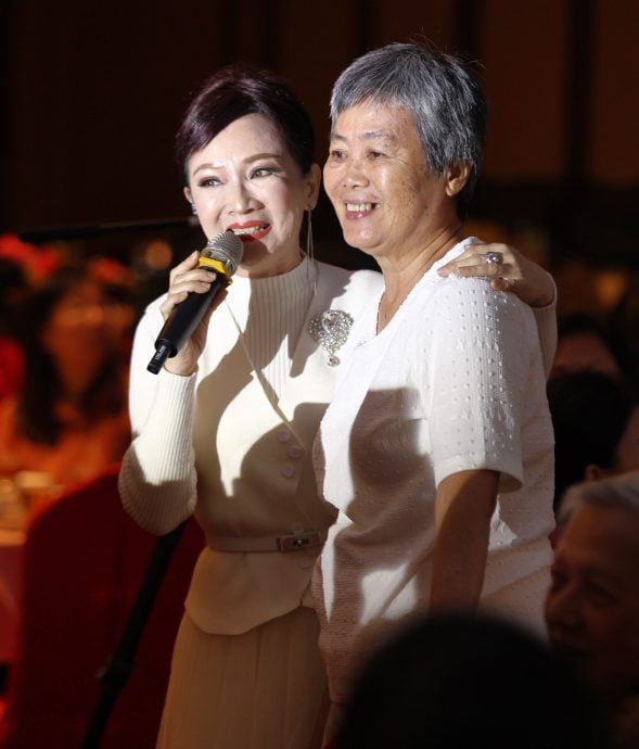 关丹站“爱华教”演出成功，首首经典名曲、热舞表演扣人心弦。