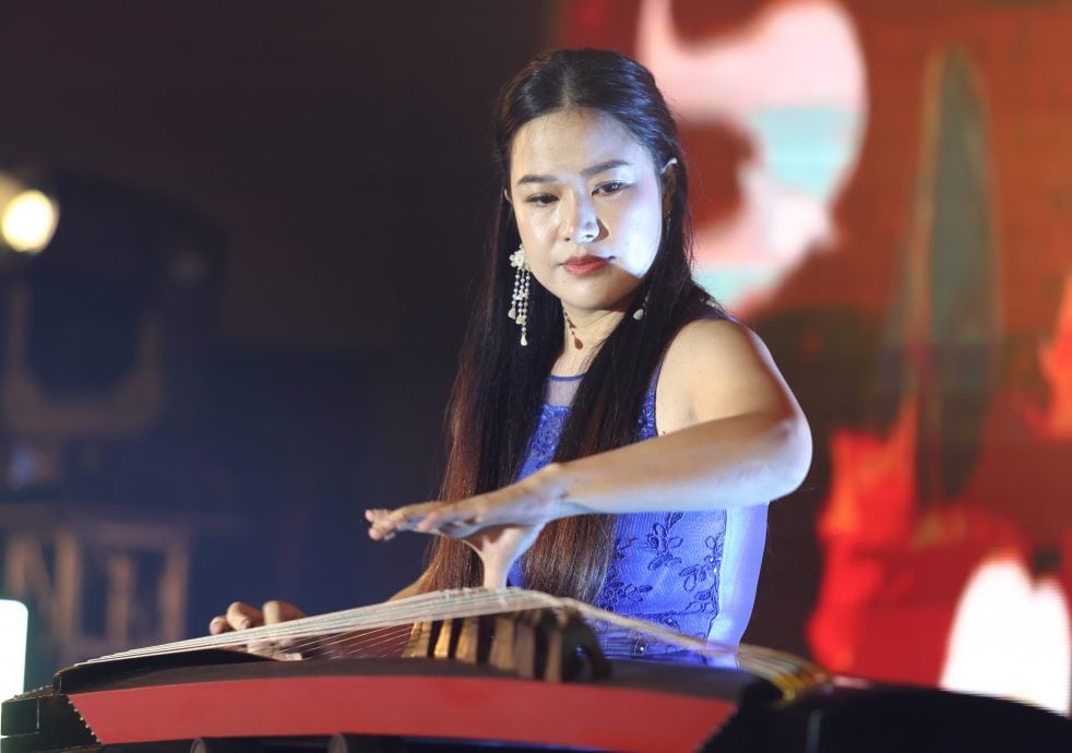 关丹站“爱华教”演出成功，首首经典名曲、热舞表演扣人心弦。