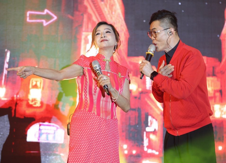 关丹站爱华教义演大获成功 经典名曲热舞扣人心弦