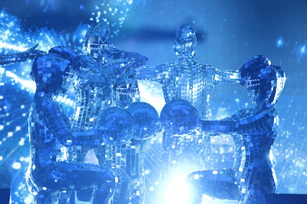 关丹站爱华教义演大获成功 经典名曲热舞扣人心弦