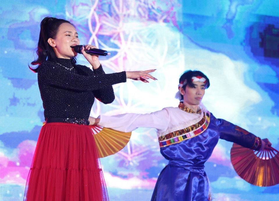 关丹站爱华教义演大获成功 经典名曲热舞扣人心弦