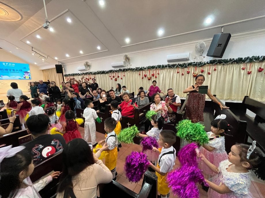 兵如港卫理幼儿园 毕业礼童真舞台闪耀