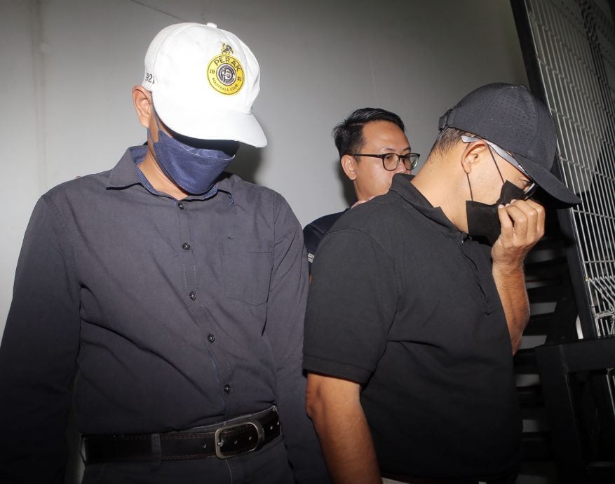 分别被控伪造文件欺诈 教育官员 前国能职员 认罪