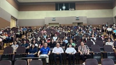 刘燕儿：父母爱与教之间 拿捏不当 被孩子驾驭