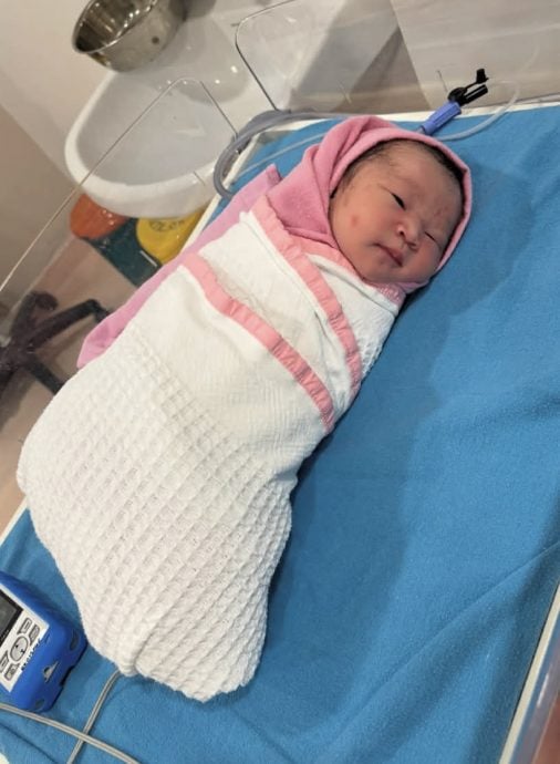 初生女儿斜眼望人 温慧茵叮咛“不准挑剔”