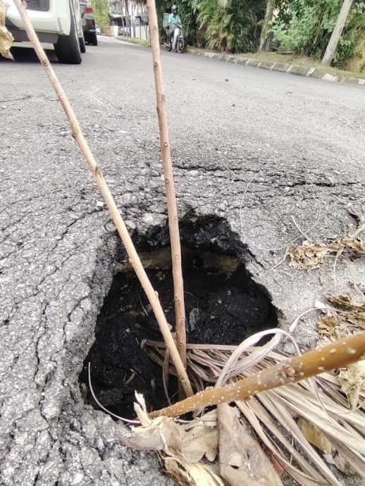 副文-大都会/路段刚铺沥青便发生龟裂、地陷和坑洞 引发道路安全危机