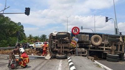 力侨夺命车祸 罗里四驱车相撞1死