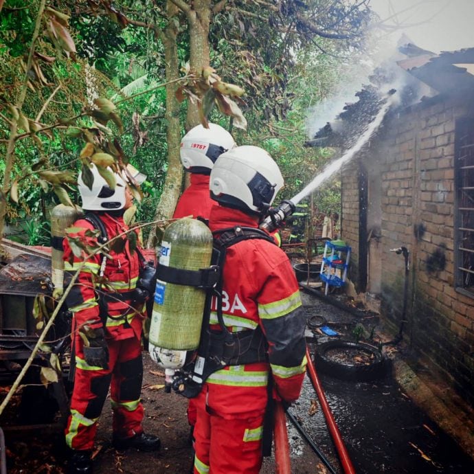北根甘榜屋大火，住户及时逃命无人伤亡。