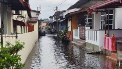 大涨潮海水倒灌  十八丁村低洼区积水