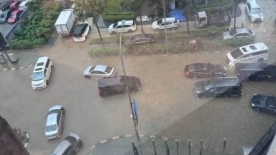 午后滂沱雨 隆闹市多区 淹！