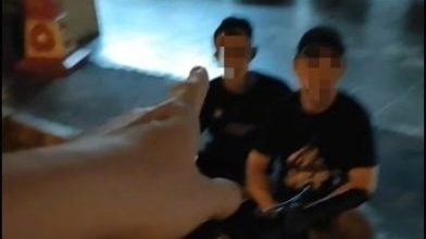 2男冒警勒索少年　警：已捕一人延扣助查